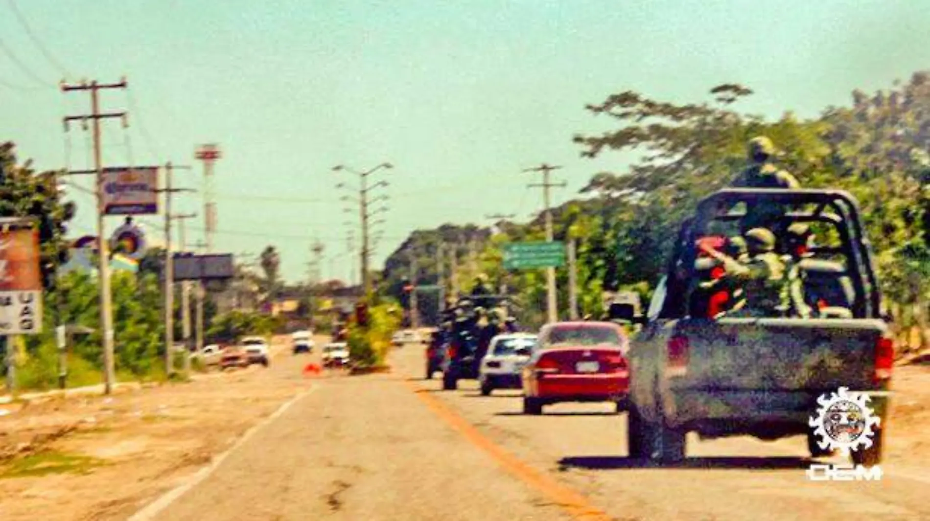 Costa Chica - Vigilancia en la carretera para resguardar a los turistas que regresan de vacacionar